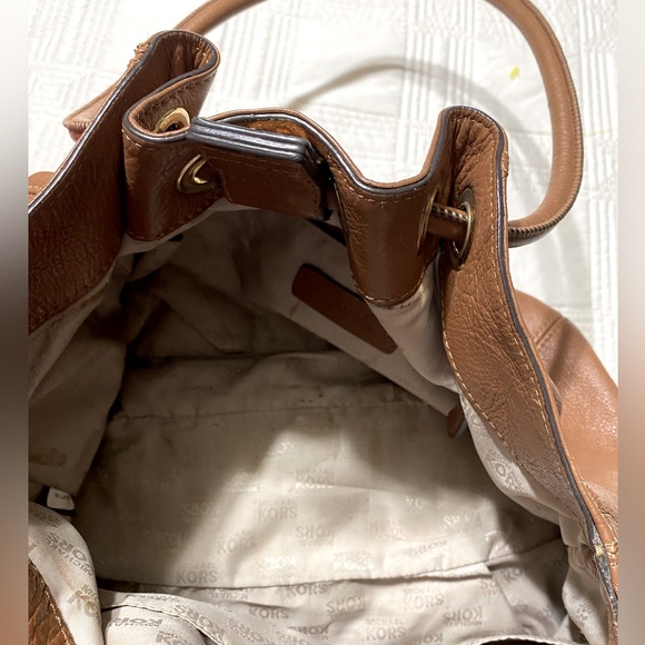 Michael Kors Skorpios Brown Pebble Leather Drawstring Tote Shoulder Bag MK Charm - Picture 6 of 8